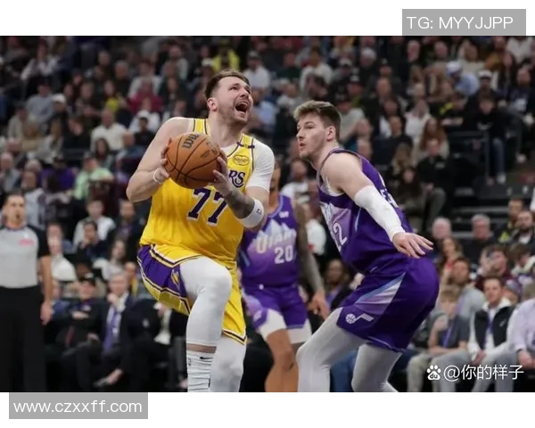 新赛季开始,爵士队士气高涨,迎战湖人队展现实力